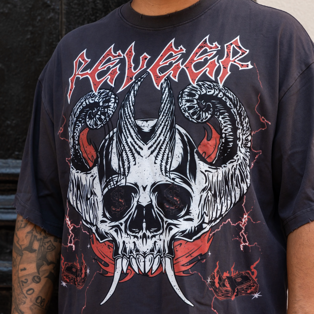 'SKULL' TEE - GREY/RED